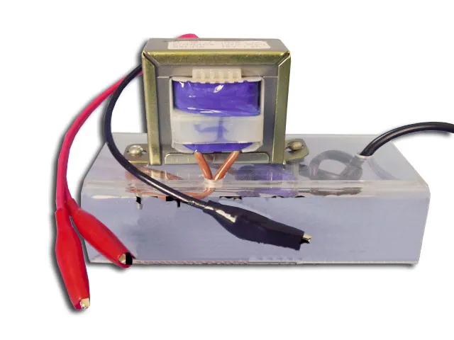 [TR0950] TRANSFORMADOR CON BASE DE ACRILICO Marca LABESSA